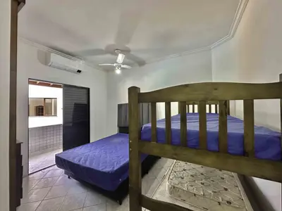 Casa - Térrea com 5 quartos (sendo 5 suite(s)) a 2,00 metros praia.