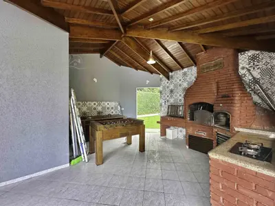 Casa - Térrea com 5 quartos (sendo 5 suite(s)) a 2,00 metros praia.