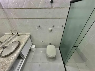 Casa - Térrea com 5 quartos (sendo 5 suite(s)) a 2,00 metros praia.