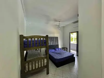 Casa - Térrea com 5 quartos (sendo 5 suite(s)) a 2,00 metros praia.