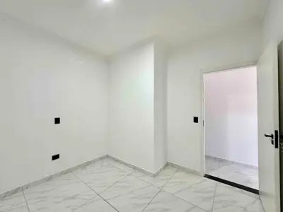 Casa - Térrea com 2 quartos (sendo 1 suite(s)) a 2000,00 metros praia.