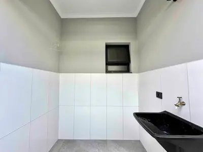 Casa - Térrea com 2 quartos (sendo 1 suite(s)) a 2000,00 metros praia.