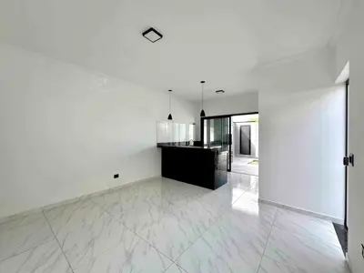 Casa - Térrea com 2 quartos (sendo 1 suite(s)) a 2000,00 metros praia.