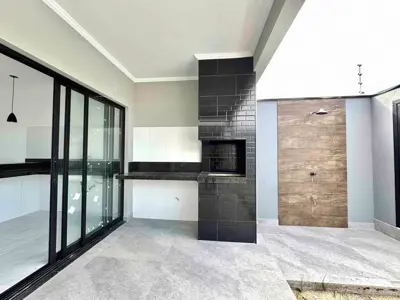 Casa - Térrea com 2 quartos (sendo 1 suite(s)) a 2000,00 metros praia.