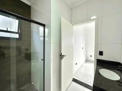 Casa - Térrea com 2 quartos (sendo 1 suite(s)) a 2000,00 metros praia.