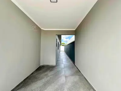 Casa - Térrea com 2 quartos (sendo 1 suite(s)) a 2000,00 metros praia.