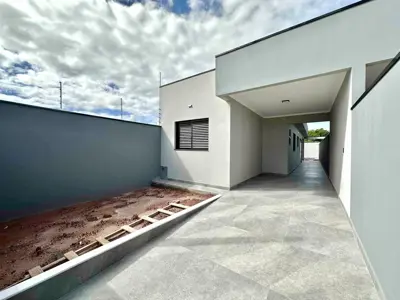 Casa - Térrea com 2 quartos (sendo 1 suite(s)) a 2000,00 metros praia.