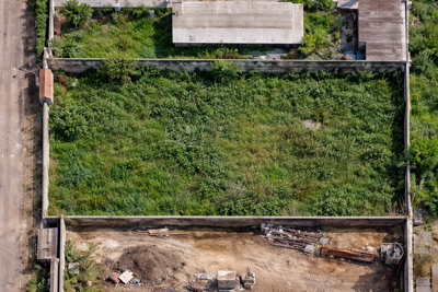 Terreno - Amplo com  quartos  a 2500,00 metros praia.