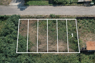 Terreno - Limpo com  quartos  a 12000,00 metros praia.