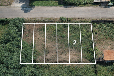 Terreno - Limpo com  quartos  a 12000,00 metros praia.