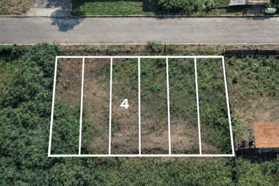 Terreno - Limpo com  quartos  a 12000,00 metros praia.