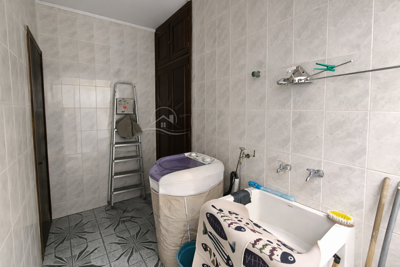 Casa - Térrea com 3 quartos (sendo 1 suite(s)) a 100,00 metros praia.