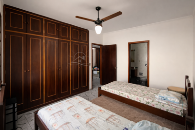 Casa - Térrea com 3 quartos (sendo 1 suite(s)) a 100,00 metros praia.