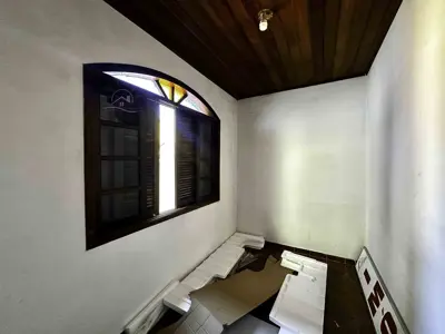 Casa - Térrea com 3 quartos (sendo 1 suite(s)) a 300,00 metros praia.