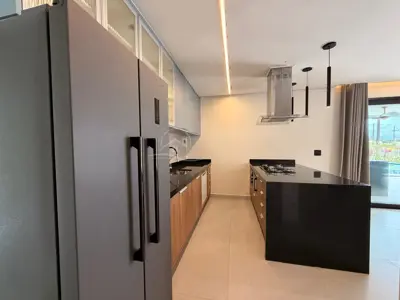 Casa - Sobrado com 6 quartos (sendo 6 suite(s)) a 1500,00 metros praia.