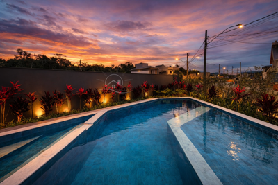 Casa - Sobrado com 6 quartos (sendo 6 suite(s)) a 1500,00 metros praia.