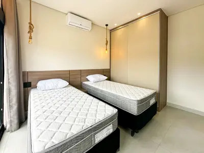 Casa - Sobrado com 6 quartos (sendo 6 suite(s)) a 1500,00 metros praia.