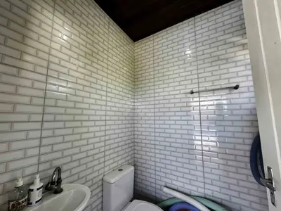 Casa - Edícula com 2 quartos (sendo 1 suite(s)) a 1000,00 metros praia.