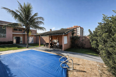 Casa - Edícula com 2 quartos (sendo 1 suite(s)) a 1000,00 metros praia.