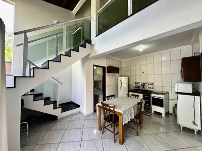 Casa - Edícula com 2 quartos (sendo 1 suite(s)) a 1000,00 metros praia.