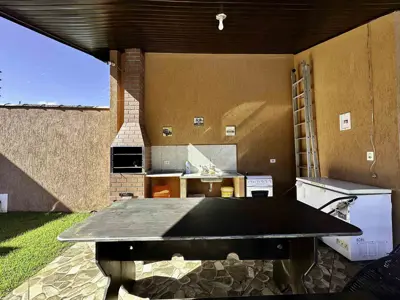 Casa - Edícula com 2 quartos (sendo 1 suite(s)) a 1000,00 metros praia.