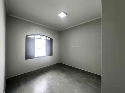 Casa - Térrea com piscina com 3 quartos (sendo 3 suite(s)) a 19,00 metros praia.