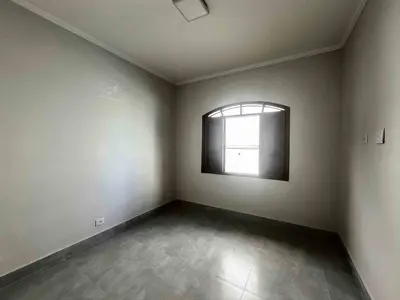 Casa - Térrea com piscina com 3 quartos (sendo 3 suite(s)) a 19,00 metros praia.