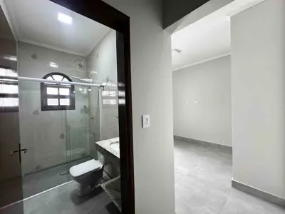 Casa - Térrea com piscina com 3 quartos (sendo 3 suite(s)) a 19,00 metros praia.