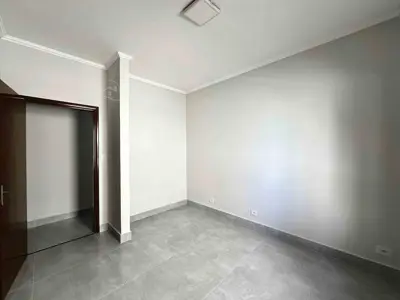 Casa - Térrea com piscina com 3 quartos (sendo 3 suite(s)) a 19,00 metros praia.