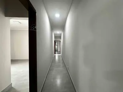 Casa - Térrea com piscina com 3 quartos (sendo 3 suite(s)) a 19,00 metros praia.