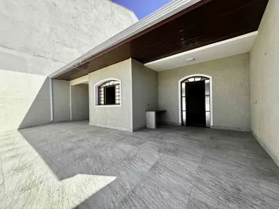 Casa - Térrea com piscina com 3 quartos (sendo 3 suite(s)) a 19,00 metros praia.
