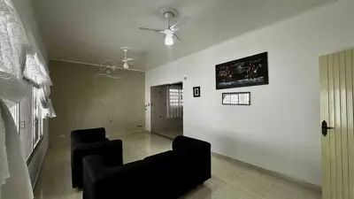 Casa - Térrea com piscina com 3 quartos (sendo 1 suite(s)) a 800,00 metros praia.