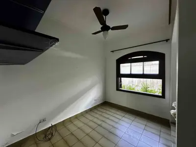 Casa - Térrea com 4 quartos (sendo 2 suite(s)) a 100,00 metros praia.