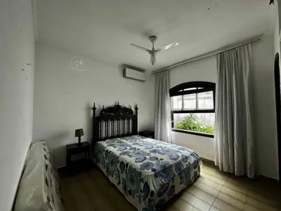 Casa - Térrea com 4 quartos (sendo 2 suite(s)) a 100,00 metros praia.