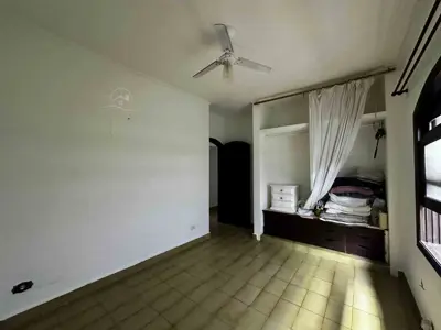 Casa - Térrea com 4 quartos (sendo 2 suite(s)) a 100,00 metros praia.