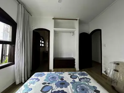 Casa - Térrea com 4 quartos (sendo 2 suite(s)) a 100,00 metros praia.