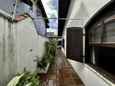 Casa - Térrea com 4 quartos (sendo 2 suite(s)) a 100,00 metros praia.