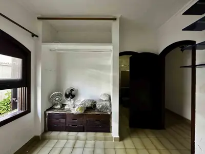 Casa - Térrea com 4 quartos (sendo 2 suite(s)) a 100,00 metros praia.