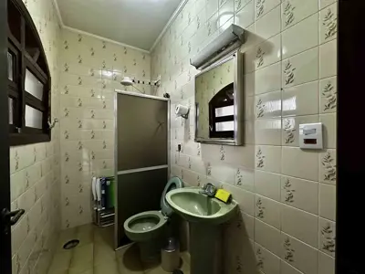 Casa - Térrea com 4 quartos (sendo 2 suite(s)) a 100,00 metros praia.