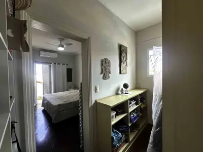 Casa - Sobrado com 3 quartos (sendo 3 suite(s)) a 200,00 metros praia.