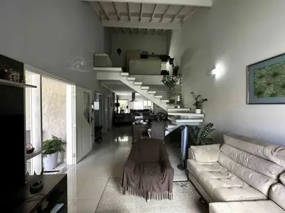 Casa - Sobrado com 3 quartos (sendo 3 suite(s)) a 200,00 metros praia.
