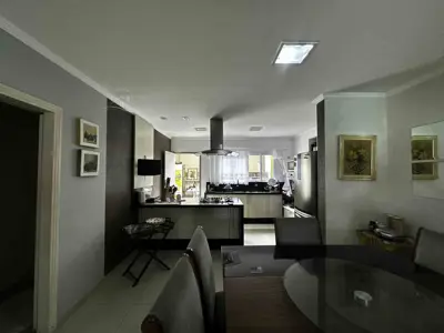 Casa - Sobrado com 3 quartos (sendo 3 suite(s)) a 200,00 metros praia.