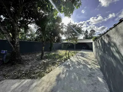 Casa - Edícula com 1 quartos (sendo 0 suite(s)) a 1800,00 metros praia.