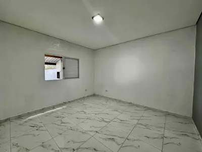 Casa - Edícula com 1 quartos (sendo 0 suite(s)) a 1800,00 metros praia.