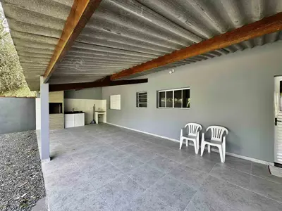 Casa - Edícula com 1 quartos (sendo 0 suite(s)) a 1800,00 metros praia.