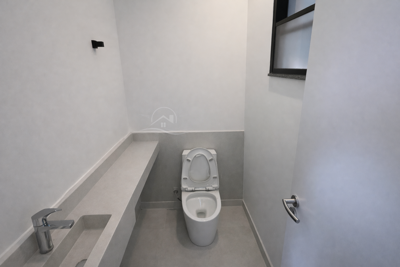 Casa - Sobrado Novo com 4 quartos (sendo 4 suite(s)) a 1400,00 metros praia.