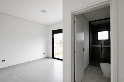 Casa - Sobrado Novo com 4 quartos (sendo 4 suite(s)) a 1400,00 metros praia.