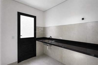 Casa - Sobrado Novo com 4 quartos (sendo 4 suite(s)) a 1400,00 metros praia.