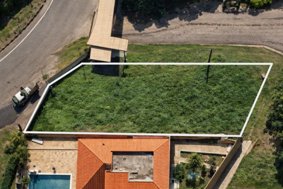 Terreno - Amplo com  quartos  a 2000,00 metros praia.