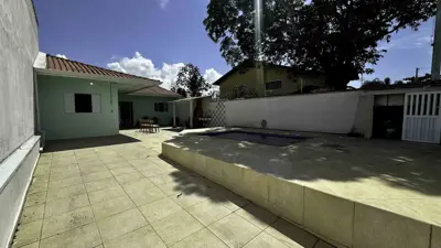 Casa - Térrea com 2 quartos (sendo 1 suite(s)) a 900,00 metros praia.